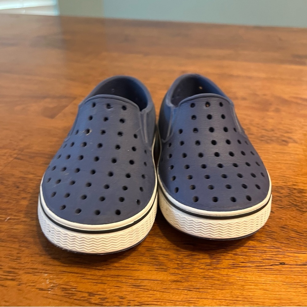 Native Miles Navy Perforated Slip-Ons shoes size 8 - Picture 4 of 11
